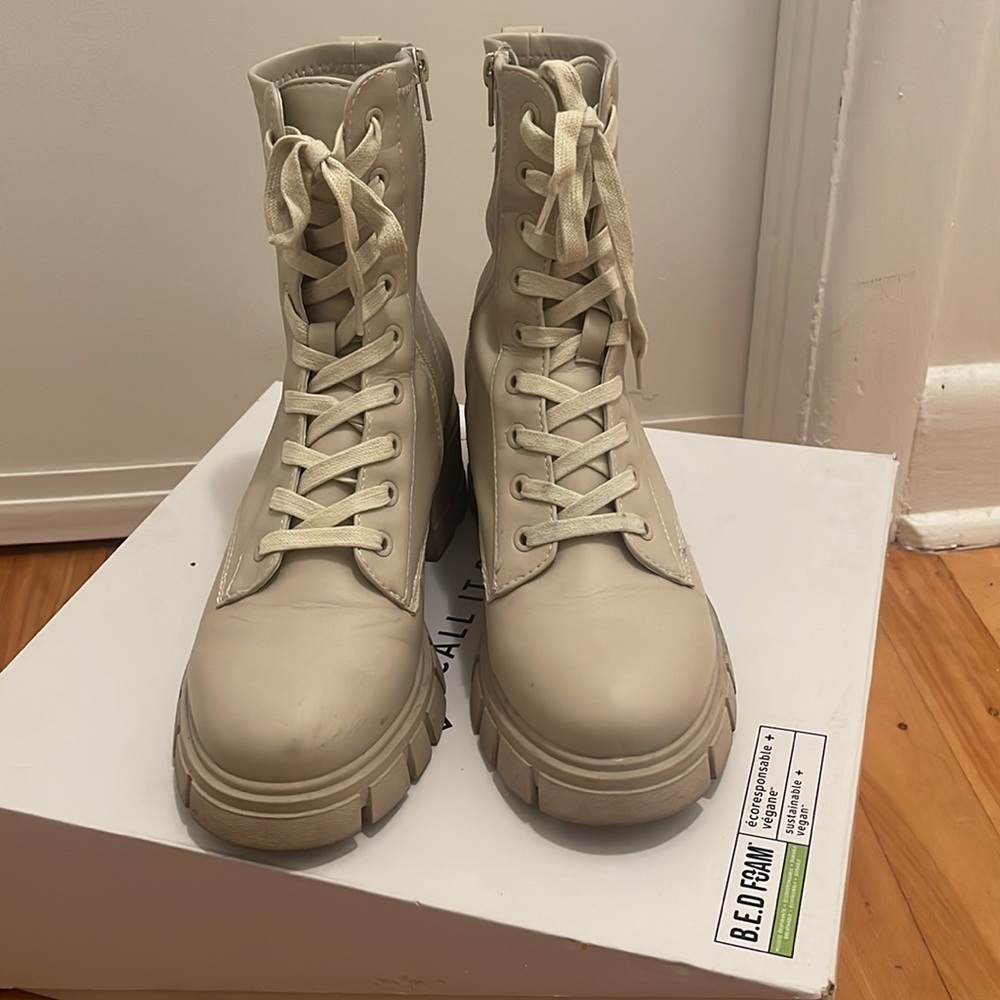 Spring boots - Picture 2 of 4